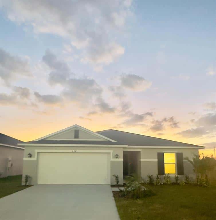 Single Family Residence in HAINES CITY