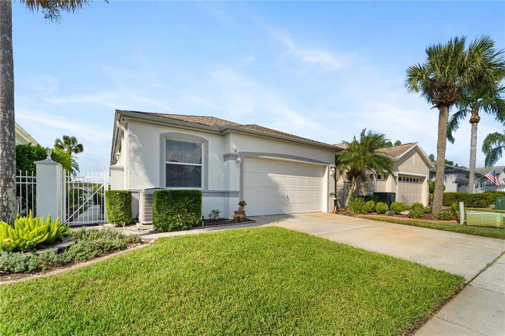 Single Family Residence in LAND O LAKES