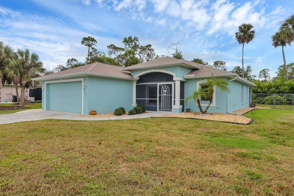 Single Family Residence in NORTH PORT