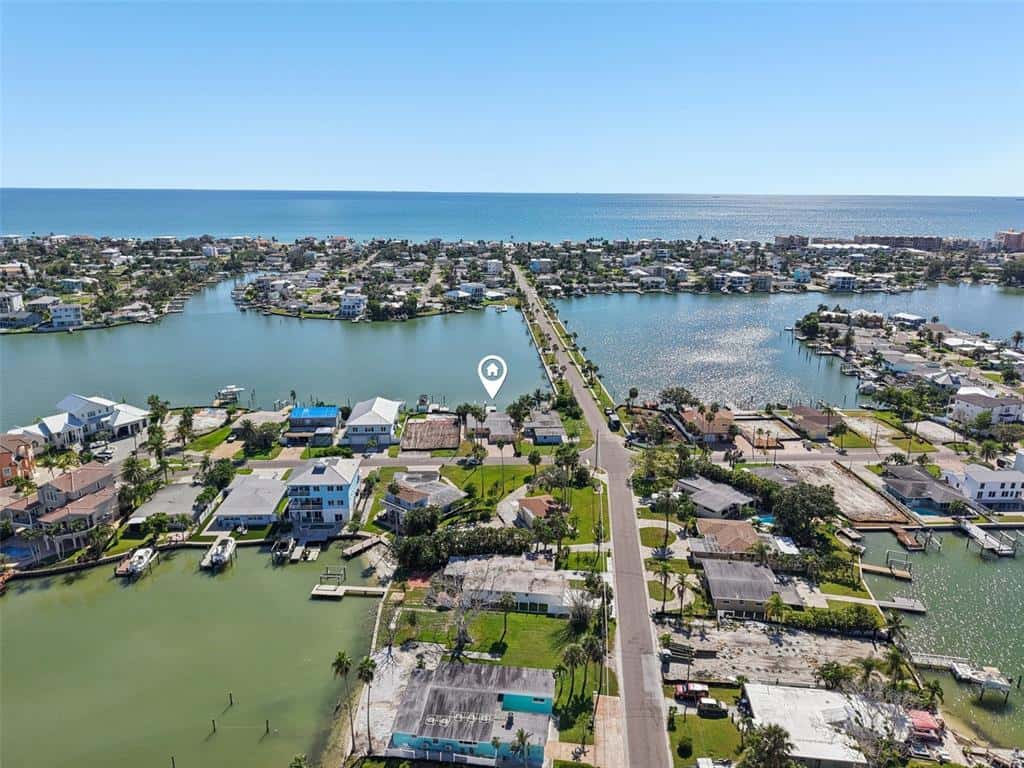 Single Family Residence in REDINGTON BEACH