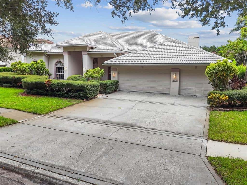 Single Family Residence in PINELLAS PARK