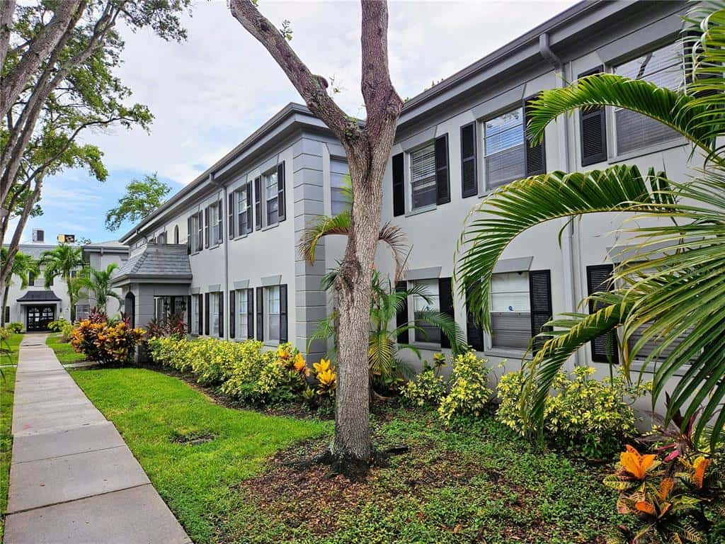 Condominium in SOUTH PASADENA