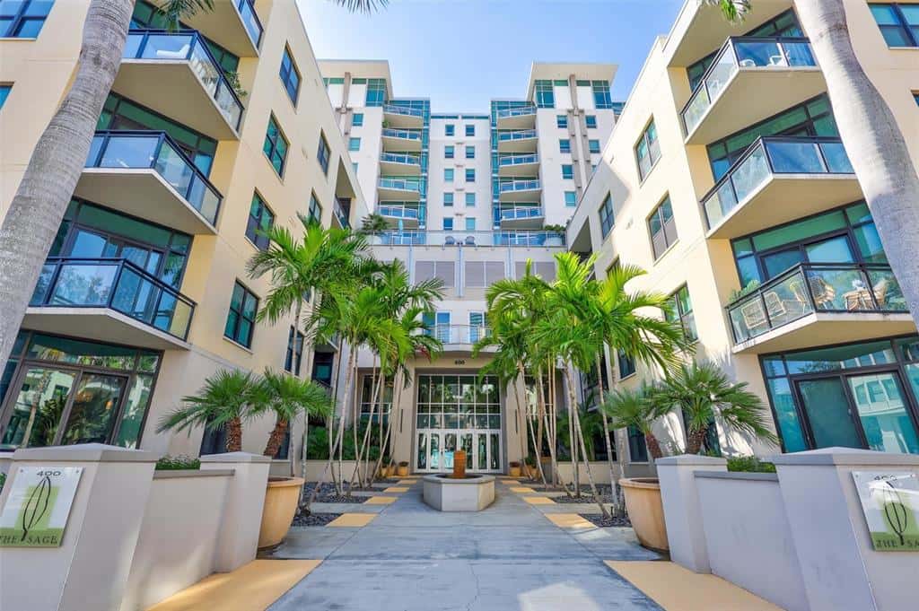 Condominium in ST PETERSBURG