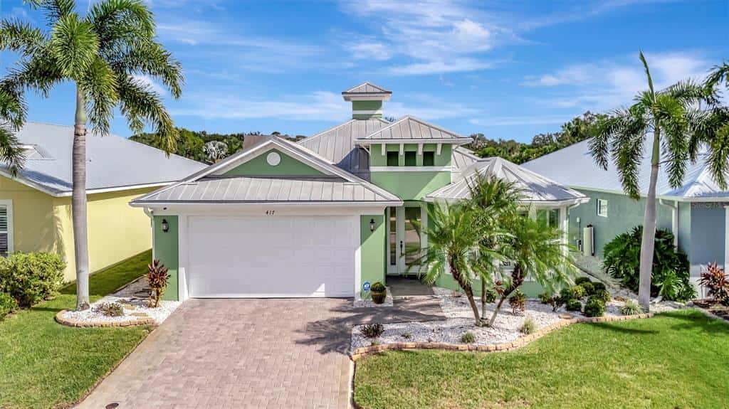 Single Family Residence in APOLLO BEACH
