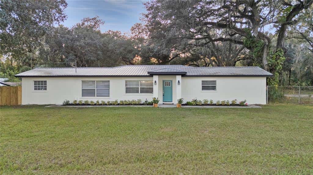 Single Family Residence in PLANT CITY