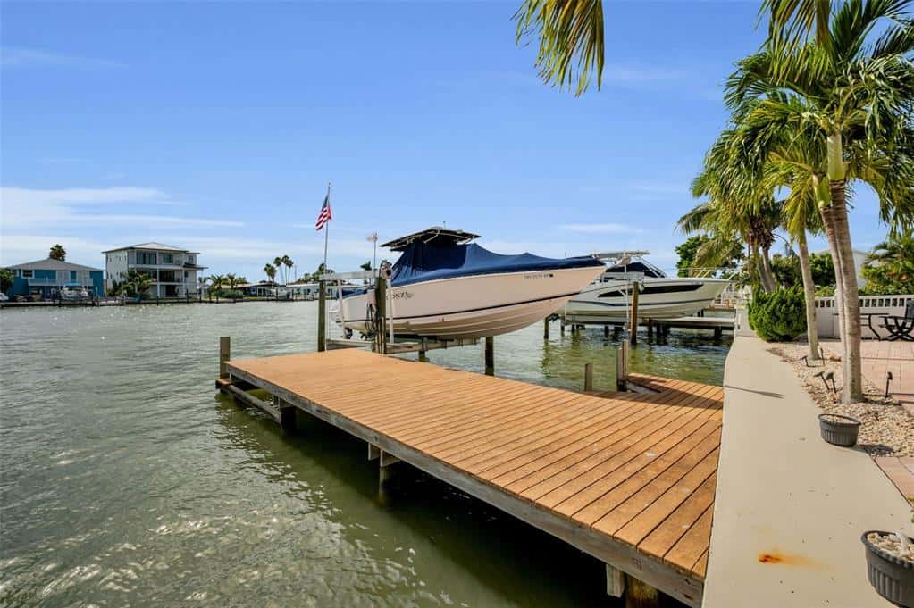 Single Family Residence in REDINGTON BEACH