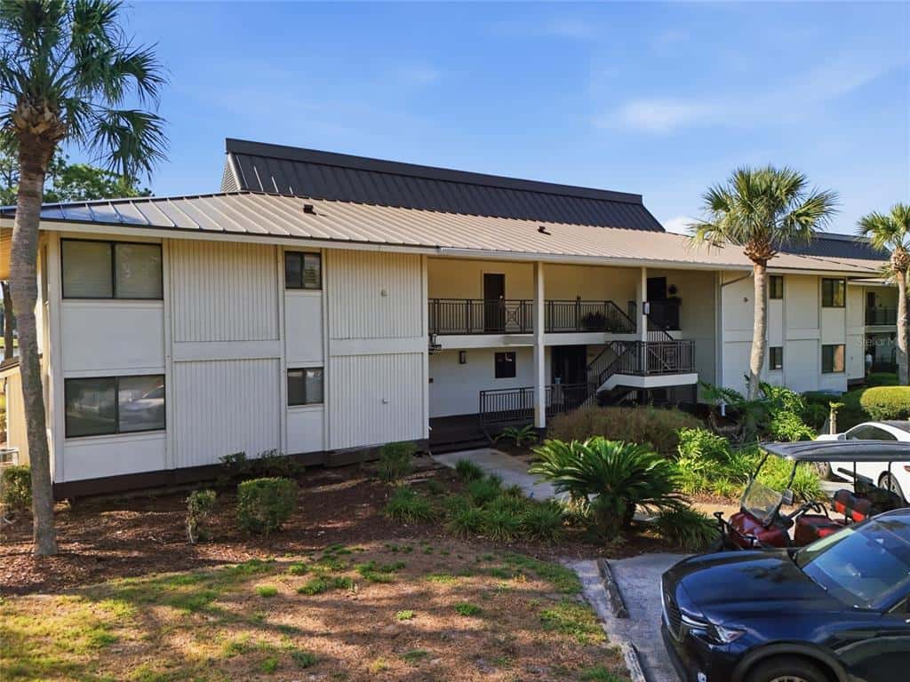 Condominium in WESLEY CHAPEL