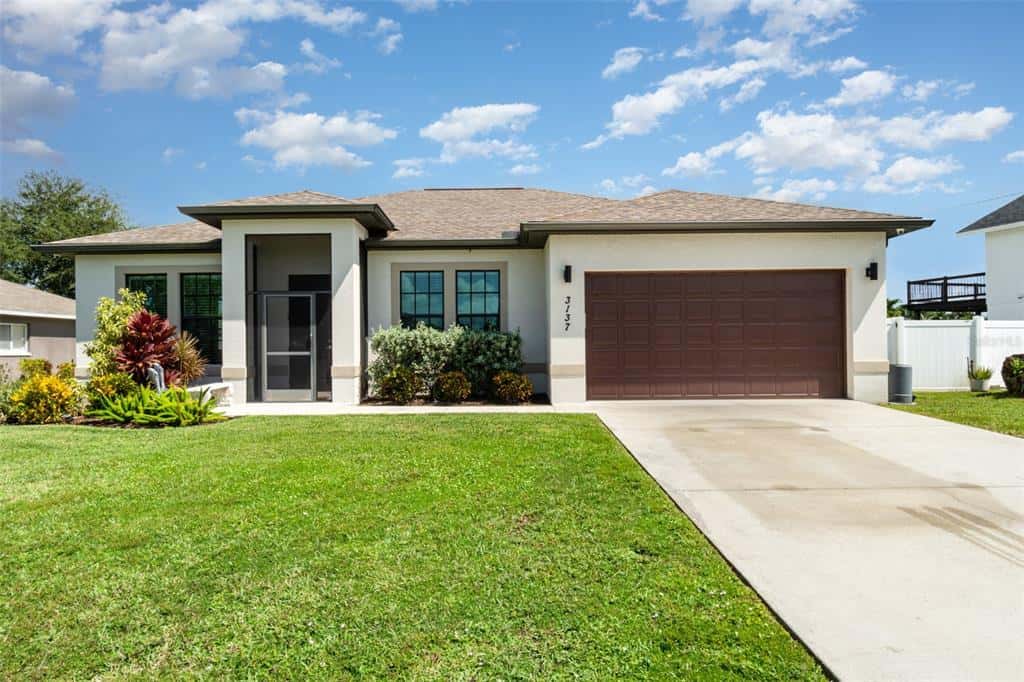 Single Family Residence in CAPE CORAL