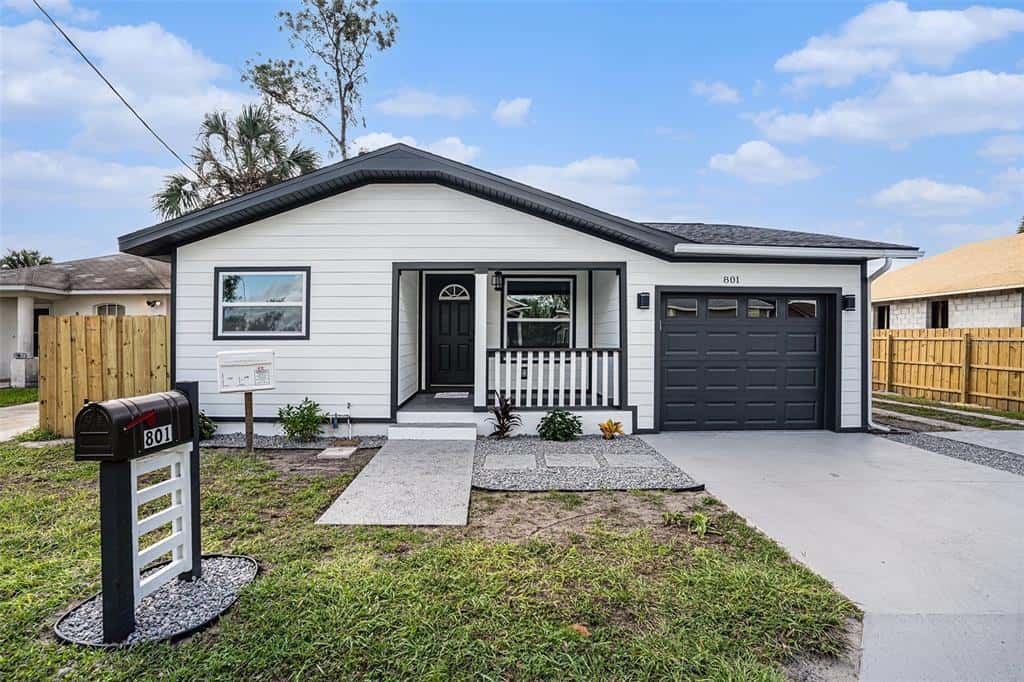 Single Family Residence in PLANT CITY