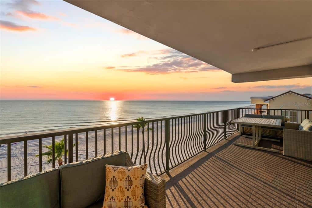 Condominium in MADEIRA BEACH