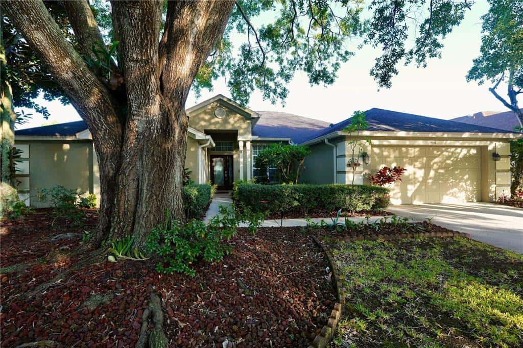 Single Family Residence in PALM HARBOR