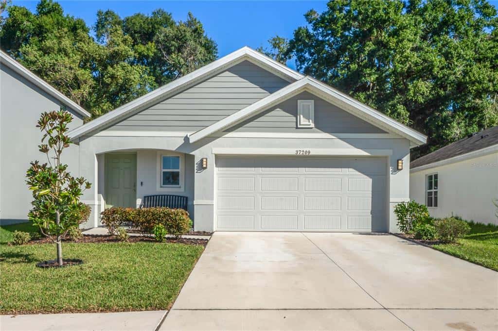 Single Family Residence in ZEPHYRHILLS