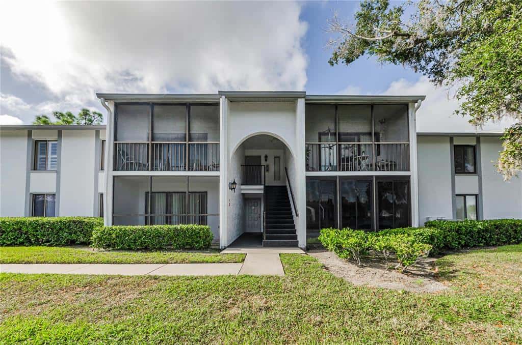 Condominium in TARPON SPRINGS