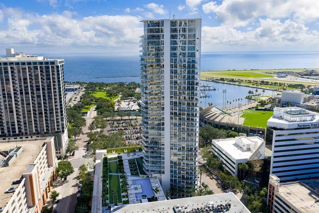 Condominium in ST PETERSBURG
