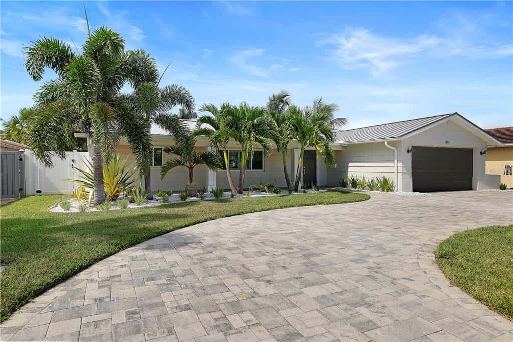 Single Family Residence in ST PETE BEACH