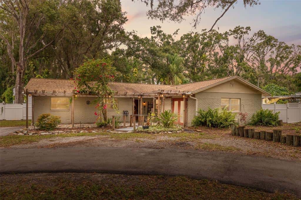 Single Family Residence in LAND O LAKES