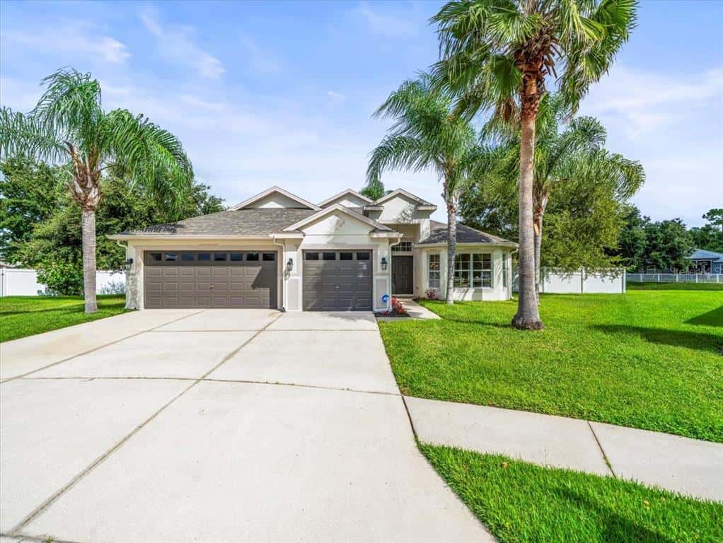 Single Family Residence in WESLEY CHAPEL
