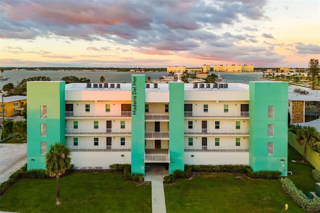 Condominium in MADEIRA BEACH
