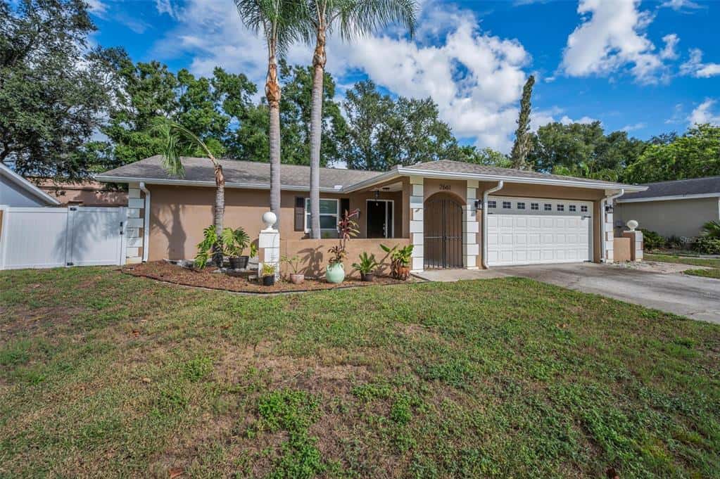 Single Family Residence in PALM HARBOR