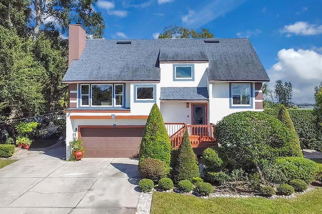 Single Family Residence in WINTER GARDEN