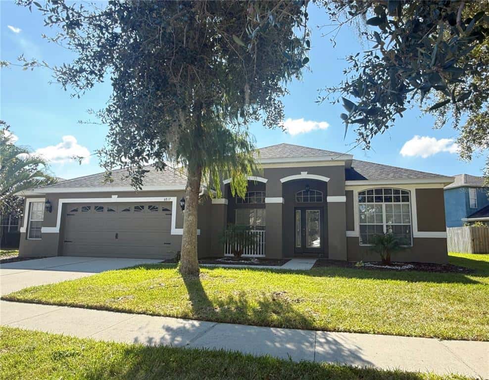 Single Family Residence in APOLLO BEACH