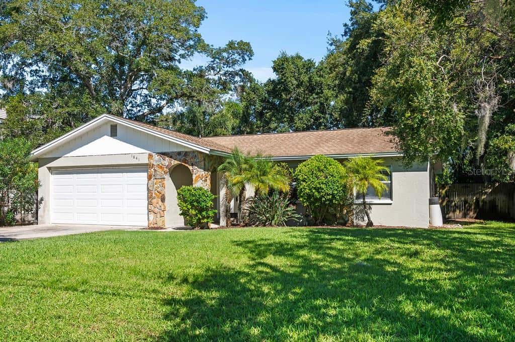Single Family Residence in PALM HARBOR