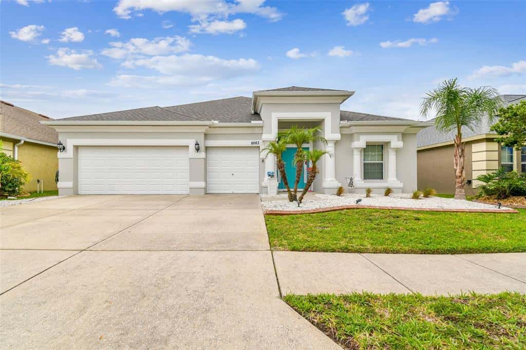 Single Family Residence in WESLEY CHAPEL