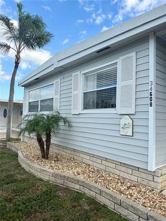Manufactured Home in PINELLAS PARK