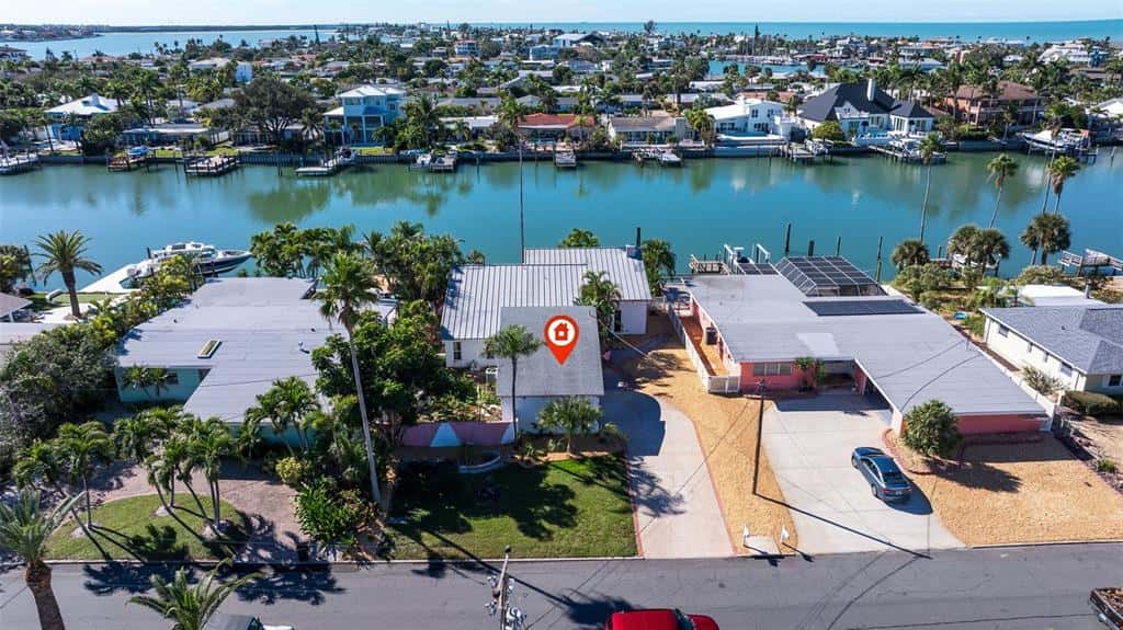 Single Family Residence in ST PETE BEACH
