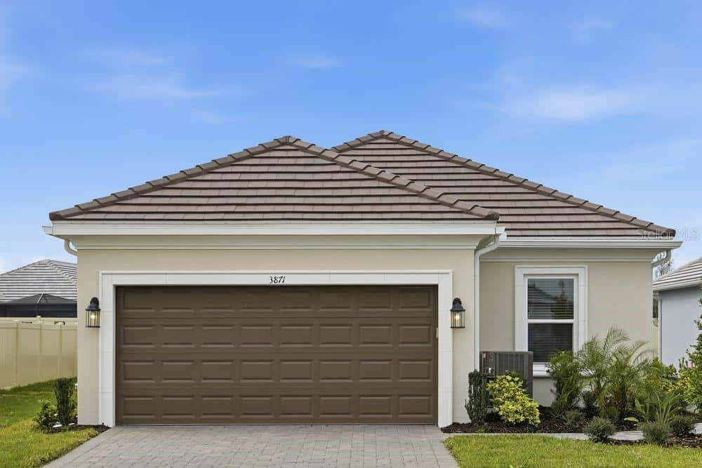 Single Family Residence in WESLEY CHAPEL