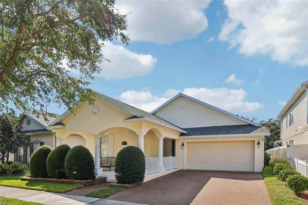 Single Family Residence in WINTER GARDEN