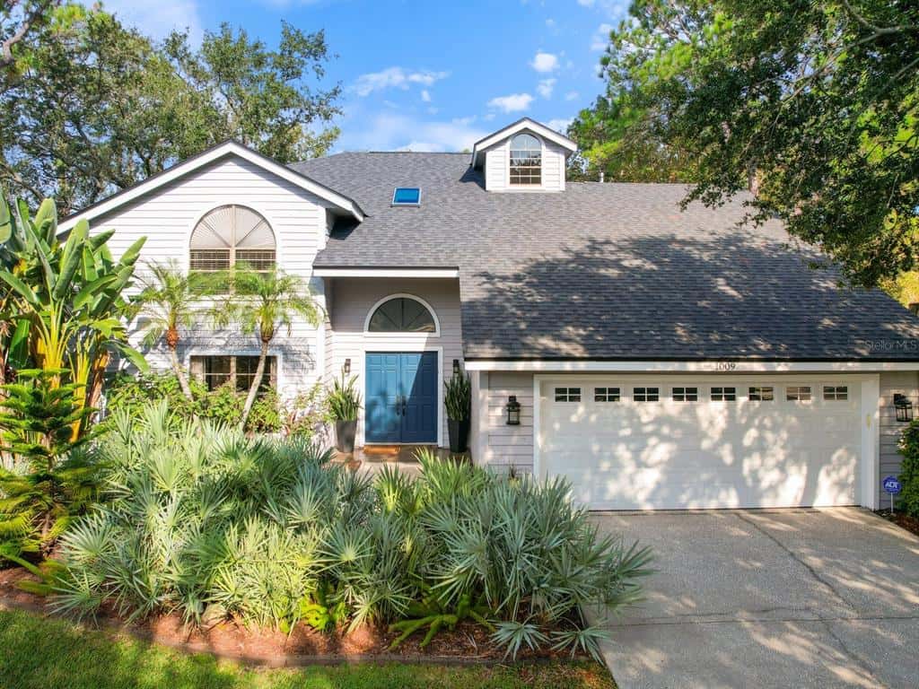 Single Family Residence in SAFETY HARBOR