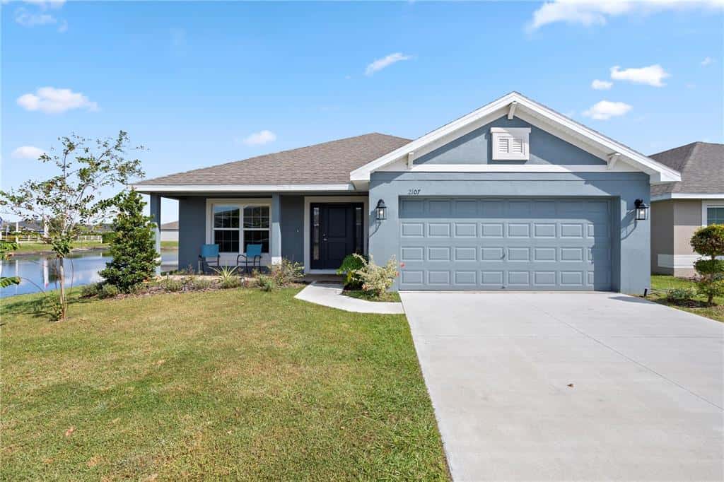 Single Family Residence in WINTER HAVEN