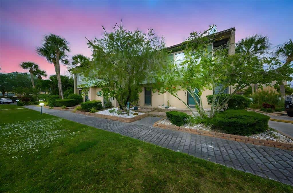 Condominium in APOLLO BEACH