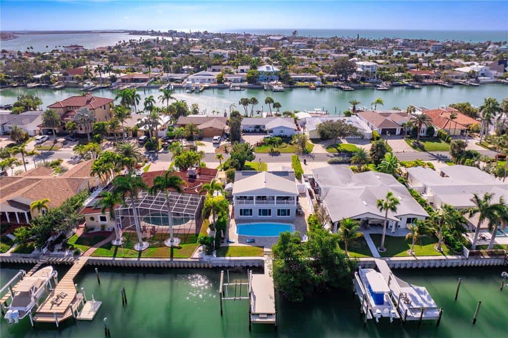 Single Family Residence in ST PETE BEACH
