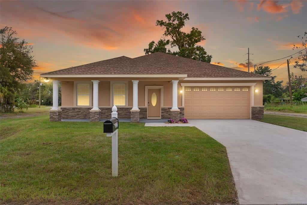 Single Family Residence in PLANT CITY
