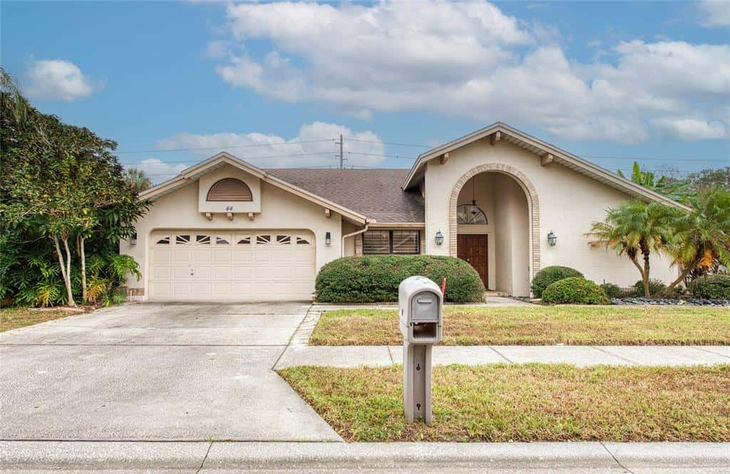 Single Family Residence in SAFETY HARBOR