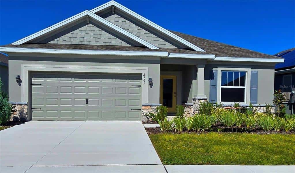 Single Family Residence in LAKE ALFRED