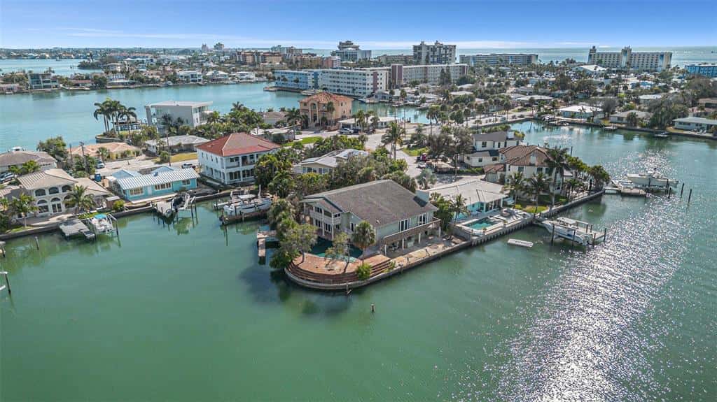 Single Family Residence in ST PETE BEACH