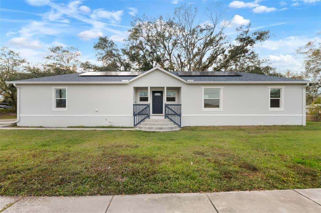 Single Family Residence in PLANT CITY