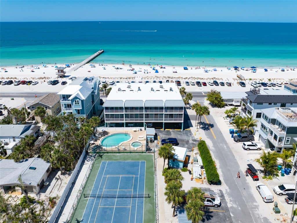 Condominium in BRADENTON BEACH