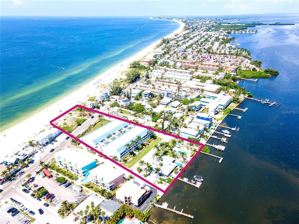 Condominium in BRADENTON BEACH