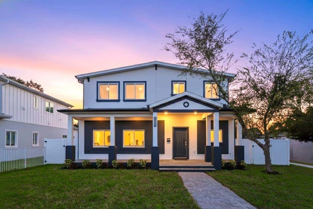 Single Family Residence in ST PETERSBURG