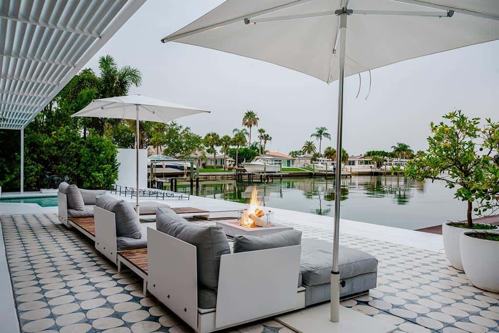 Single Family Residence in ST PETE BEACH