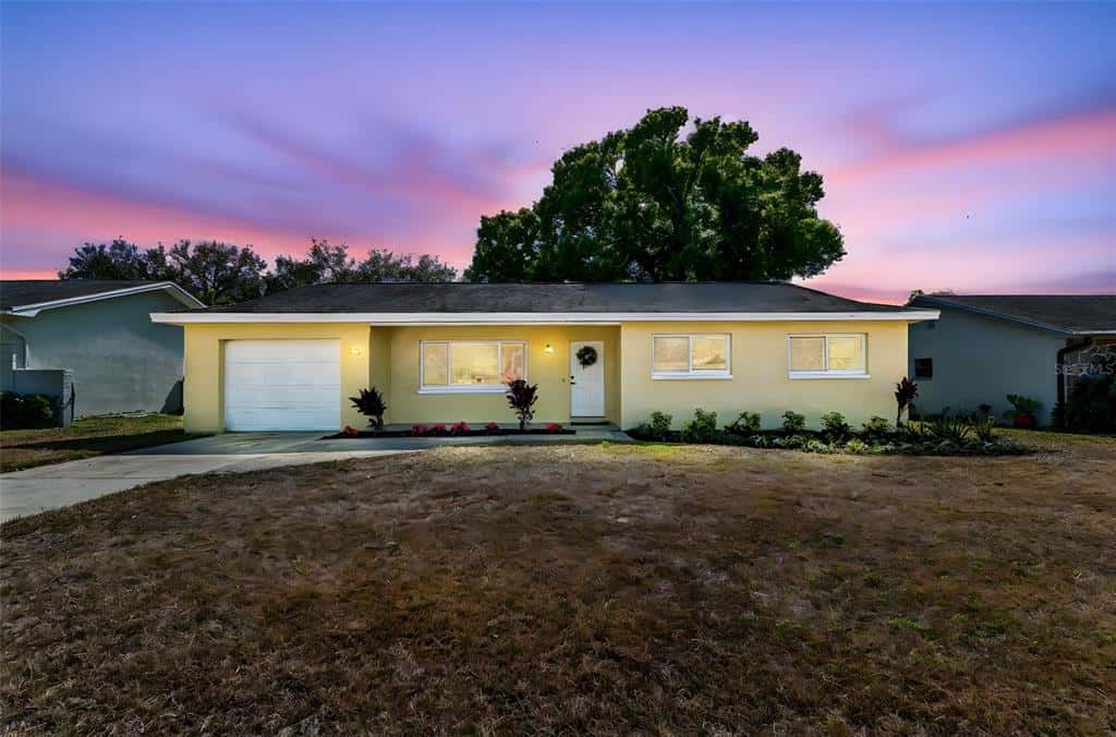 Single Family Residence in SAFETY HARBOR
