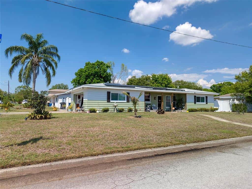 Single Family Residence in CLEARWATER