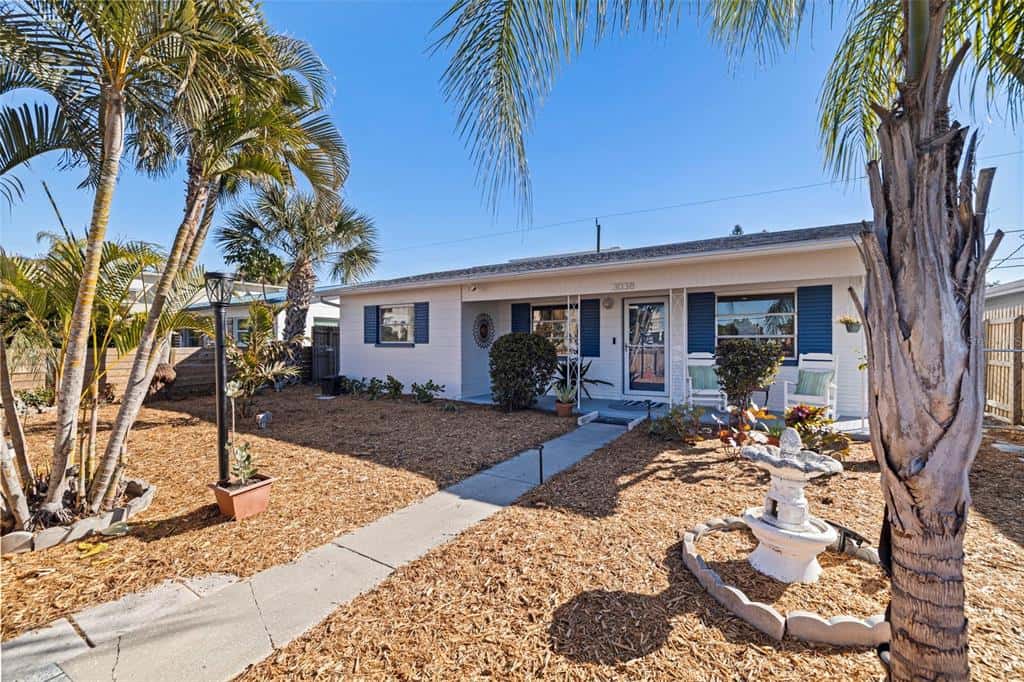 Single Family Residence in GULFPORT