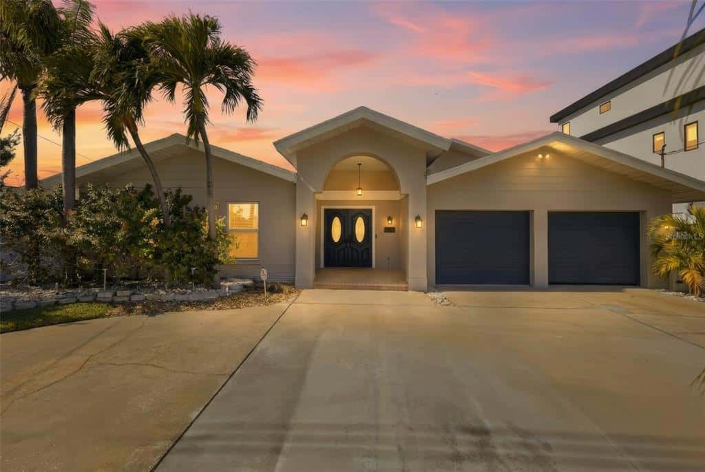 Single Family Residence in ST PETE BEACH