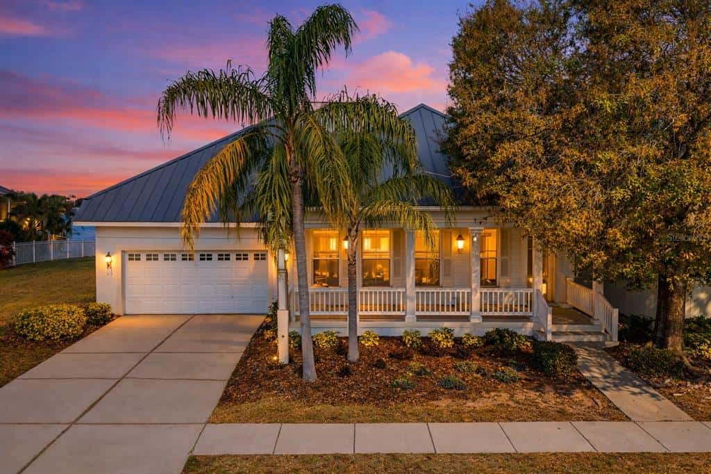 Single Family Residence in APOLLO BEACH