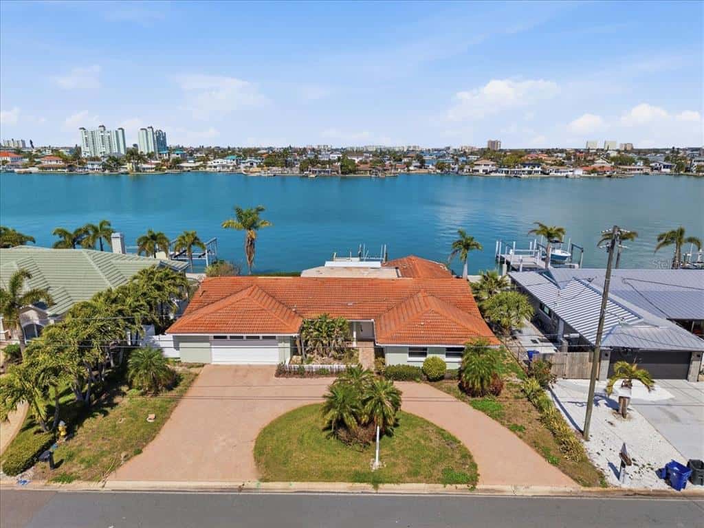 Single Family Residence in ST PETE BEACH